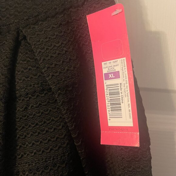 Target cupcake black textured mini flared skirt, - size XL - Picture 4 of 6